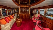BELLA DONNA II -   Main Salon